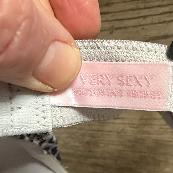 Very sexy limited edition Leopard Print Push-Up Bra gently used - Picture 3 of 5